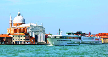 Le Michelangelo devant l'église du Redentore