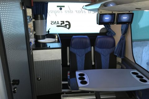 Setra 511 HD 32 places - tables de jeux