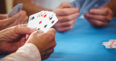 AS_115294932 - People playing card