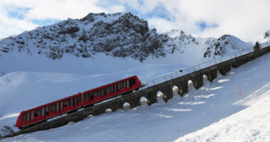 Winter sport: Davos Parsenn cable car transport up to Parsenn mountains