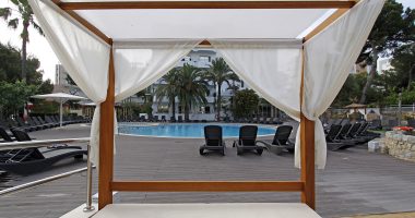 Hôtel Pamplona - lits balinais