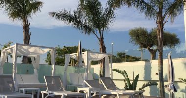 Hôtel Silhouette & SPA - lits balinais